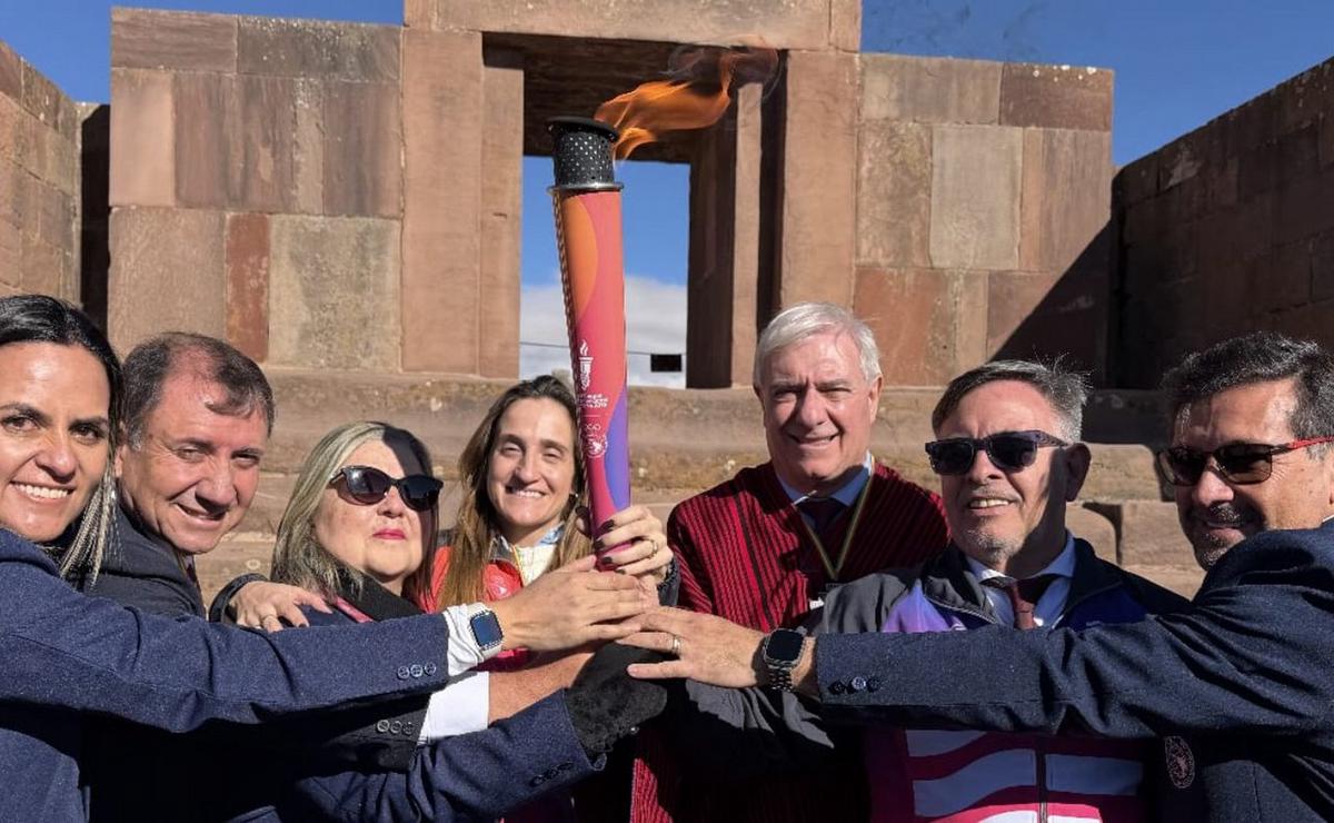Tiwanaku encendió la llama que recorrerá Santa Fe antes de los Juegos Suramericanos