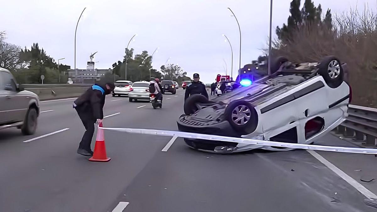 Accidente en la General Paz: conductor hospitalizado tras vuelco en Villa Devoto