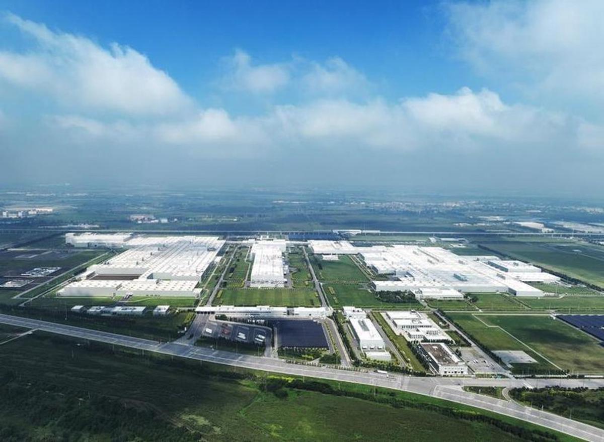 China busca afianzar lazos con automotrices europeas ante investigación de la UE.