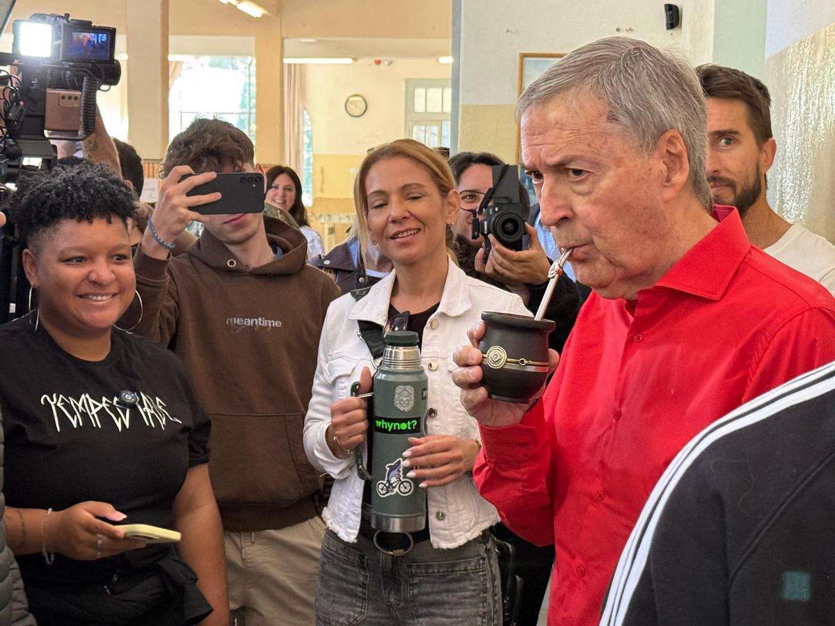 Schiaretti, al ir a votar.