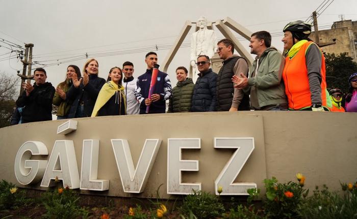 La Antorcha Suramericana recorrió Gálvez y Coronda y este domingo llega a Santa Fe