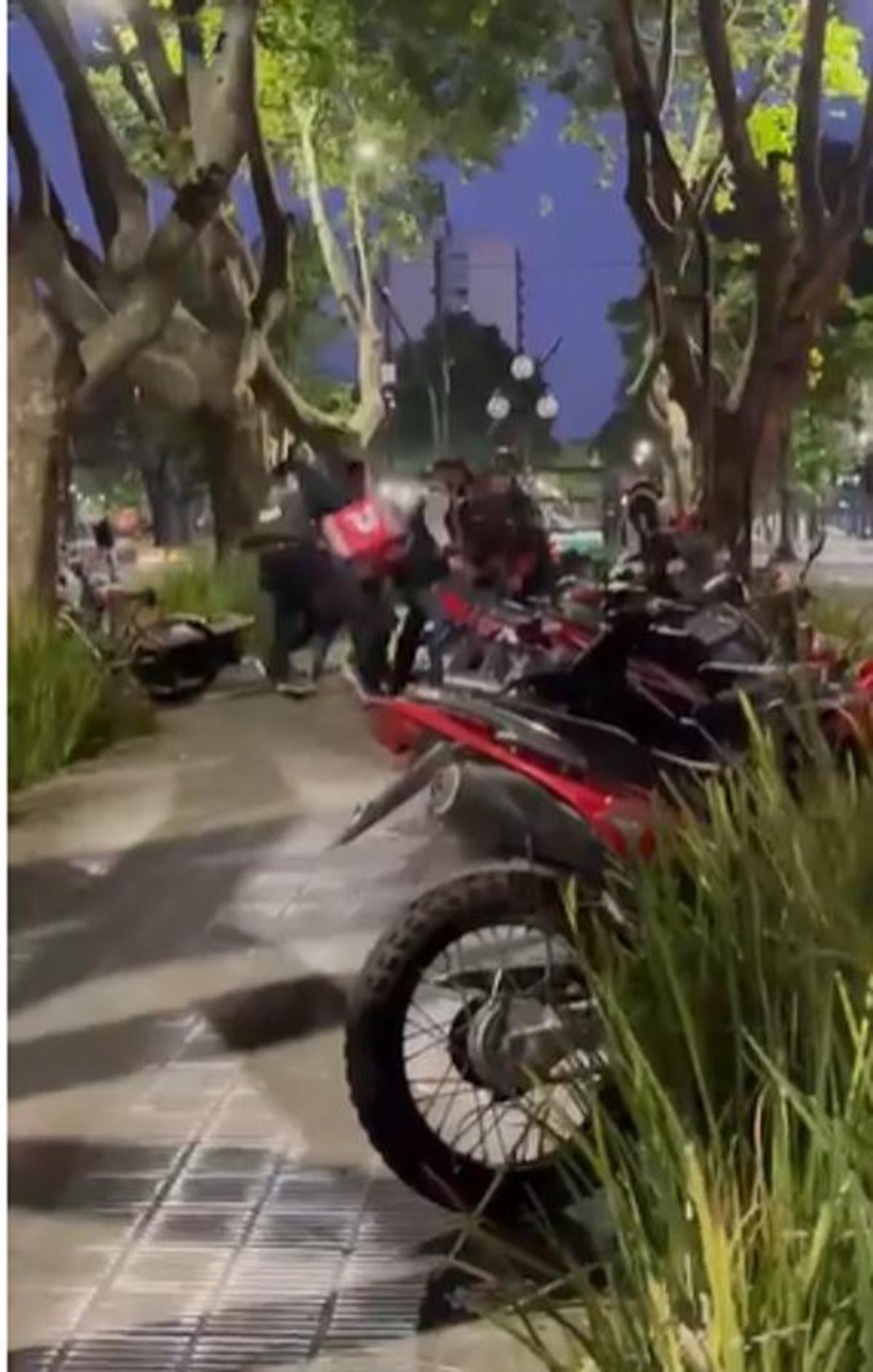 Brutal pelea entre los 