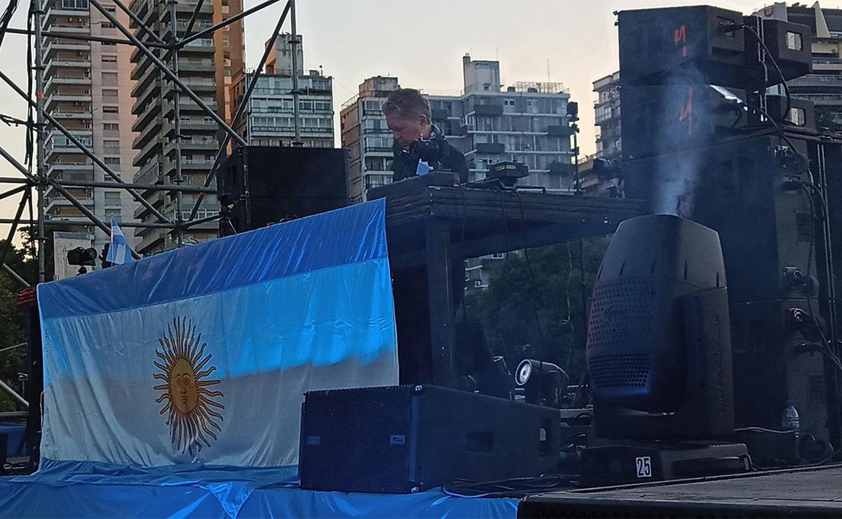 Rosario y una tarde de música electrónica a orillas del río con John Digweed.