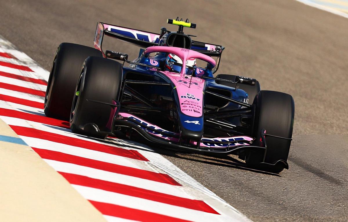 Colapinto gira en Baréin con el A526.