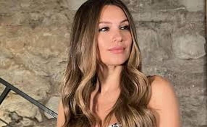 Pampita denunció una insólita estafa al comprar figuritas del Mundial