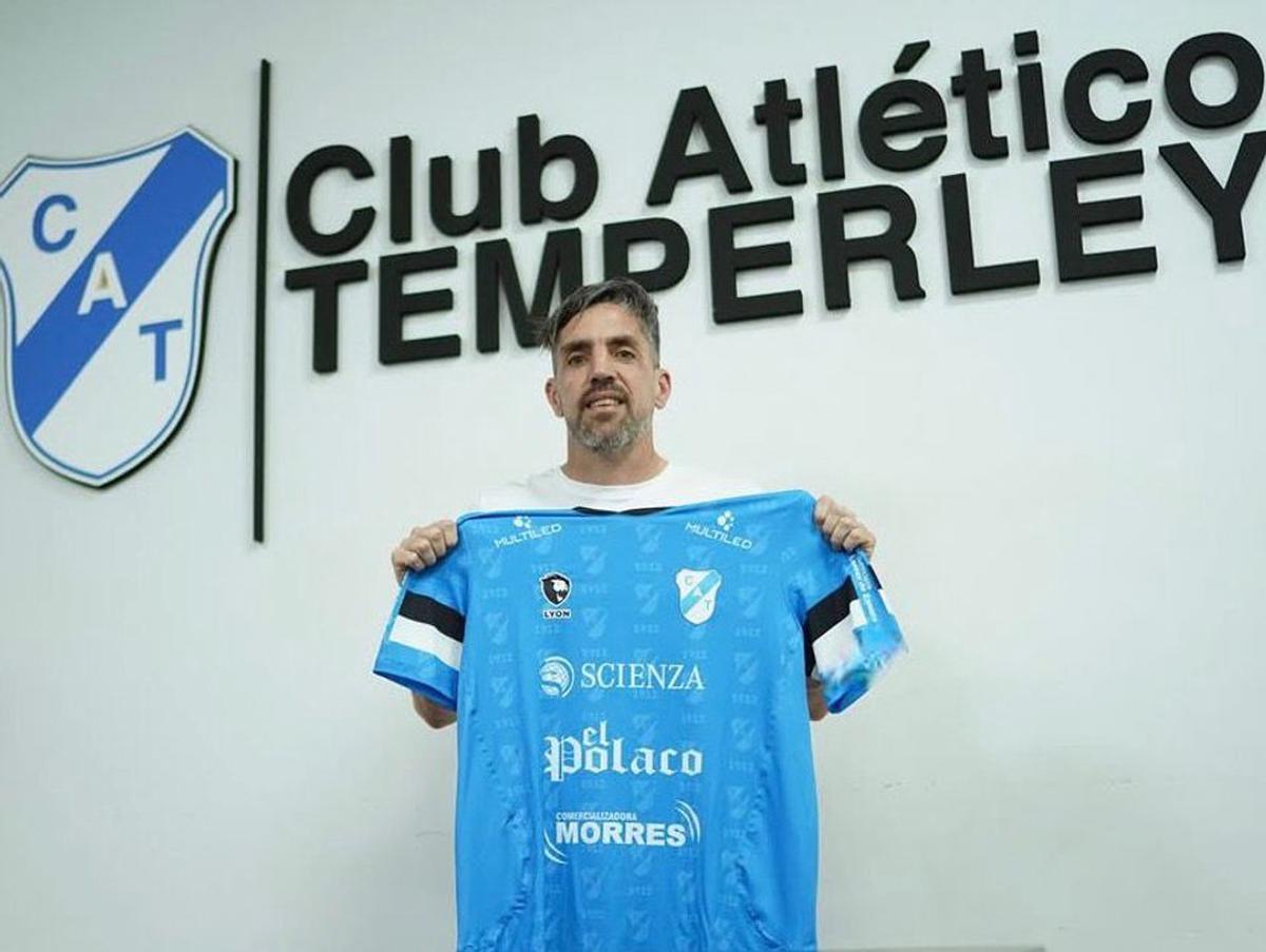 Gabriel Hauche, firmó su continuidad en Temperley hasta diciembre del 2026. Foto: Agencia NA.