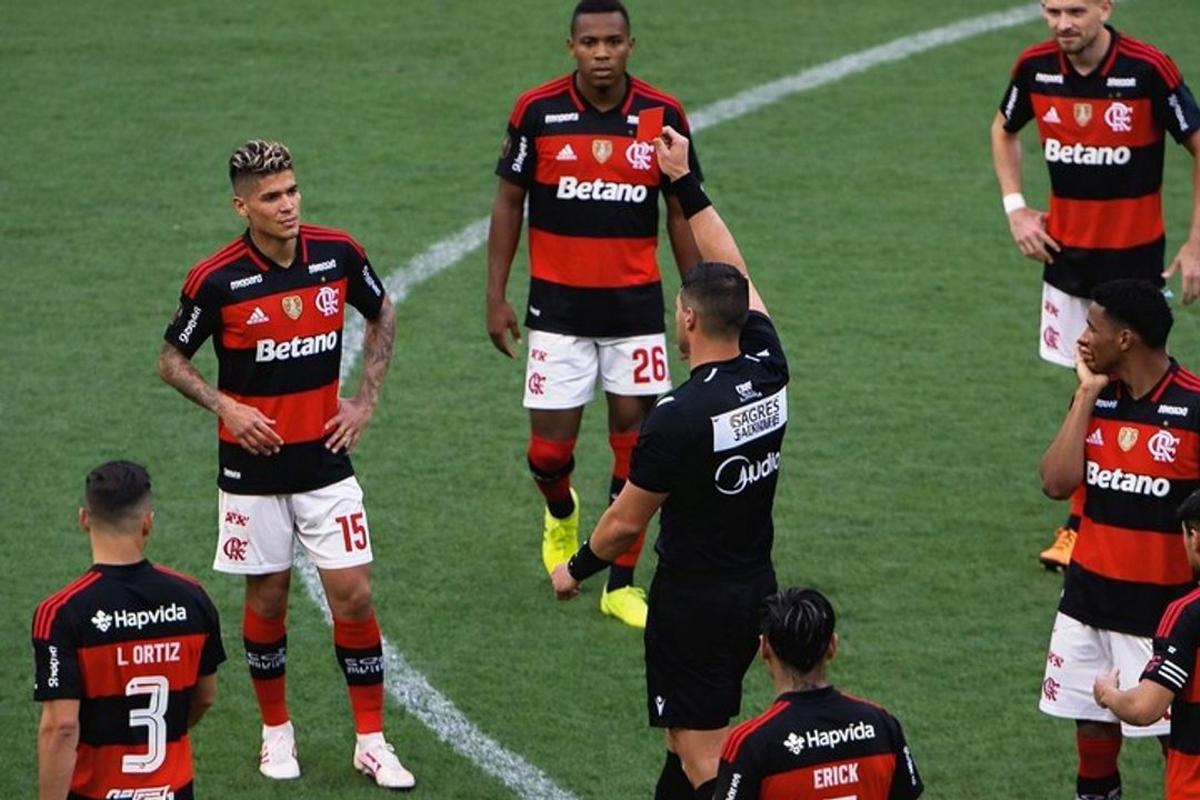 Carrascal fue expulsado al inicio del complemento. Foto: Agencia NA