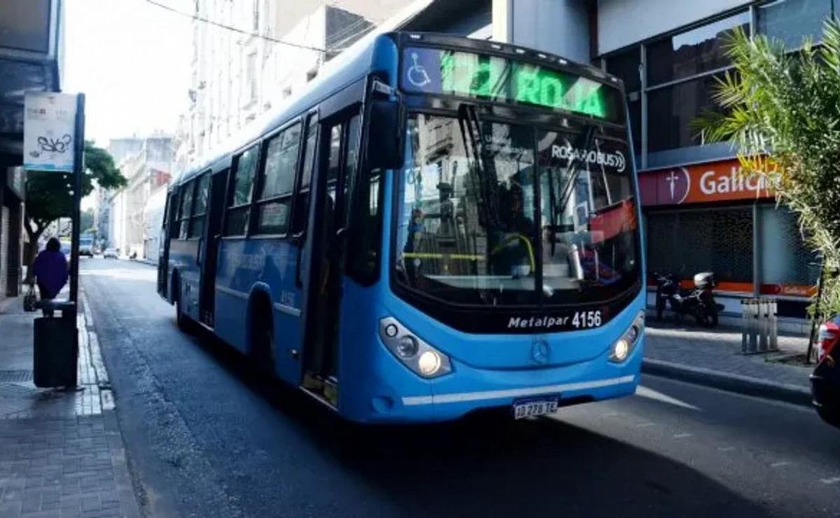 El transporte urbano circulará con frecuencia de día festivo el lunes 15.