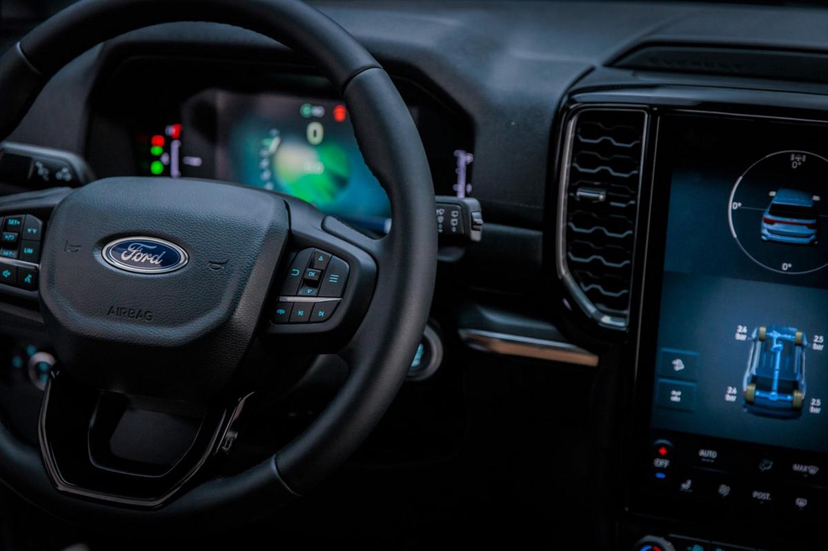 FOTO: Cadena3 en Pinamar en el anuncio de la llegada de la nueva Ford Everest al pais