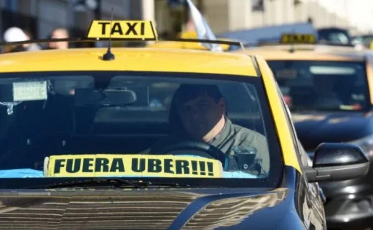 FOTO: Taxistas y Uber, una relación tensa.