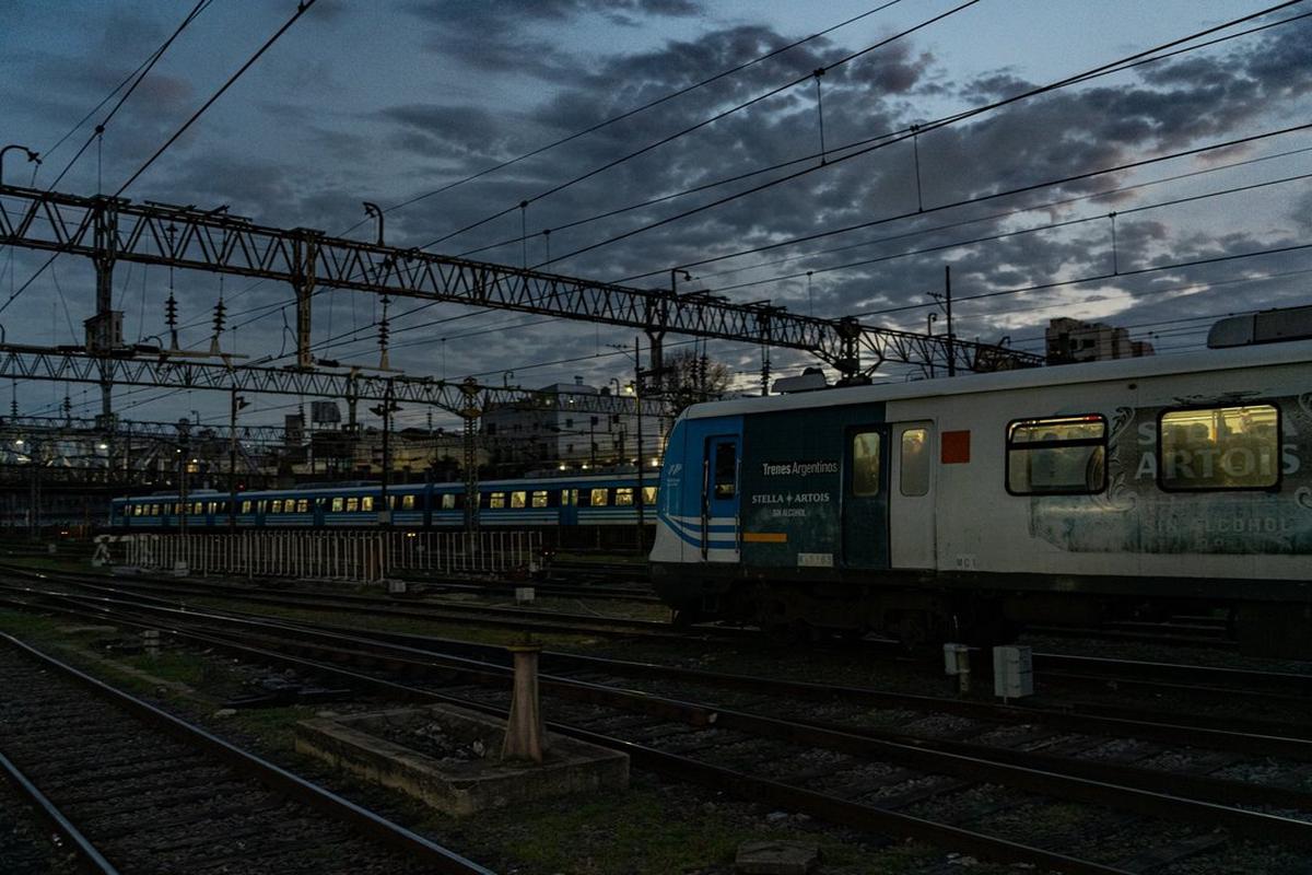 Caos en Constitución: trenes de la línea Roca parados por falla técnica