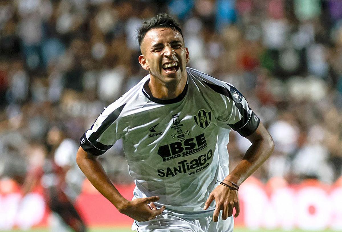 FOTO: Matías Godoy celebra el gol del triunfo del 