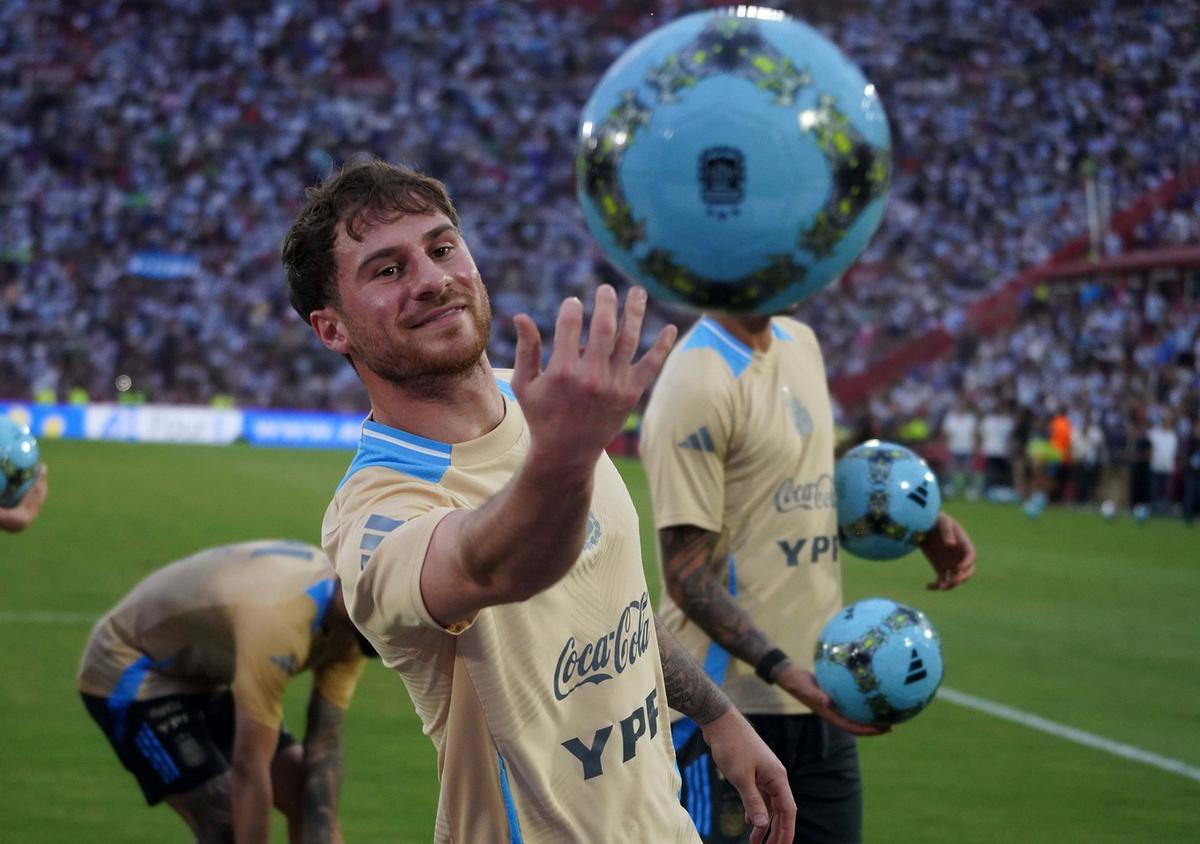 FOTO: La Selección argentina llevó adelante el partido benéfico para Bahía Blanca. (NA)
