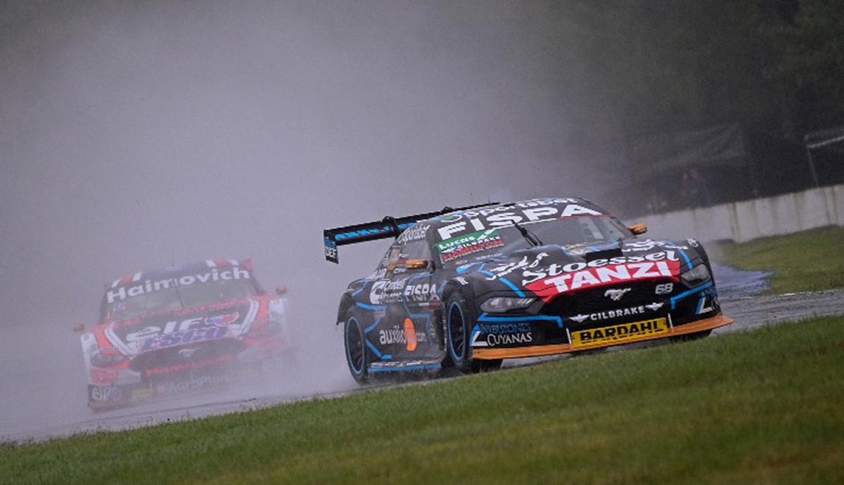 FOTO: Julián Santero y su Ford Mustang Campeón