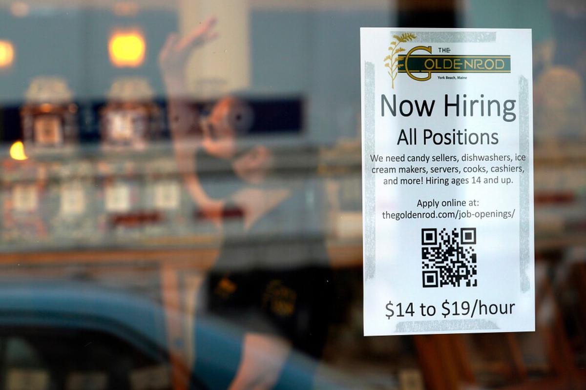 Adolescentes con ganas de trabajar enfrentan una frustrante búsqueda de empleo de verano