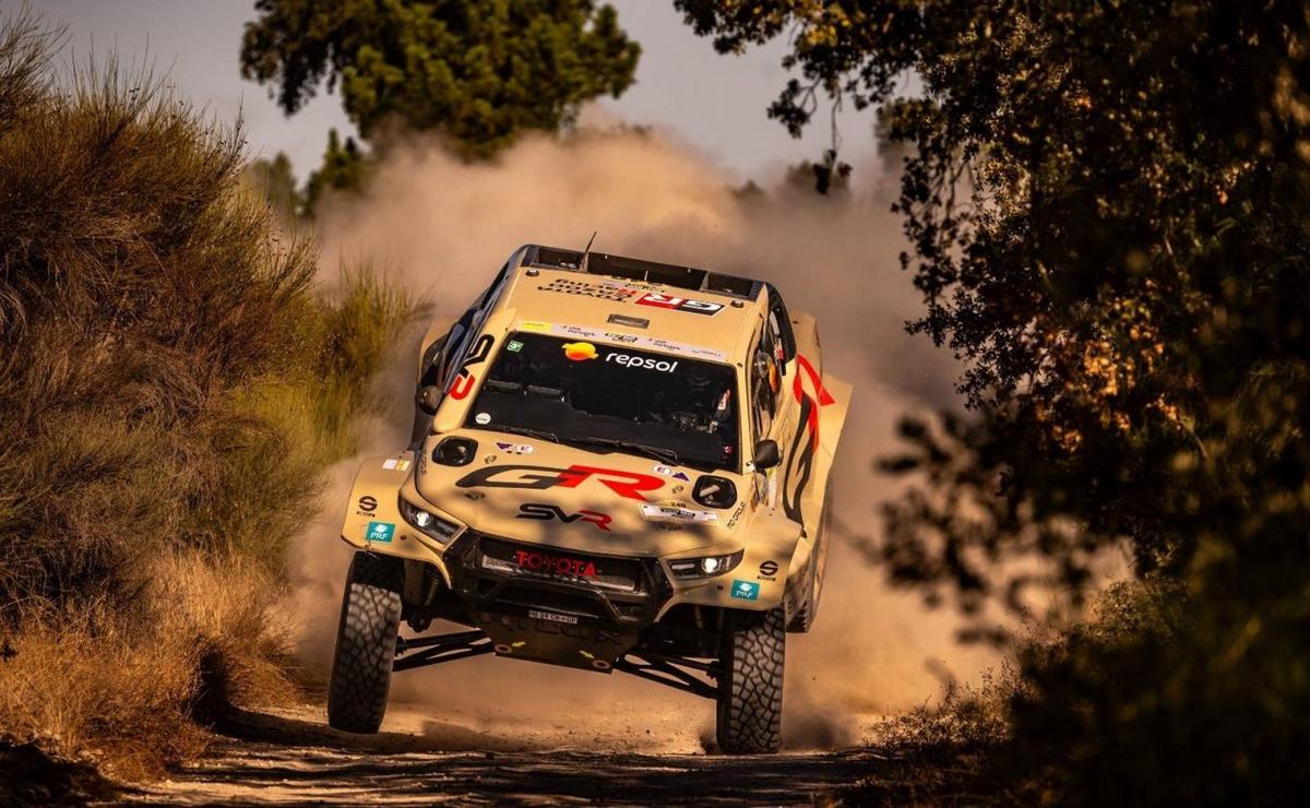 Ferreira salta en los caminos polvorientos de la Etapa 3 en Portugal