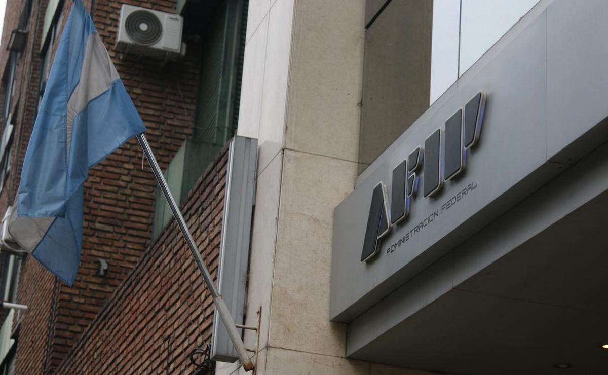 FOTO: Asambleas de empleados en AFIP Córdoba. (Foto: Daniel Cáceres/Cadena 3)