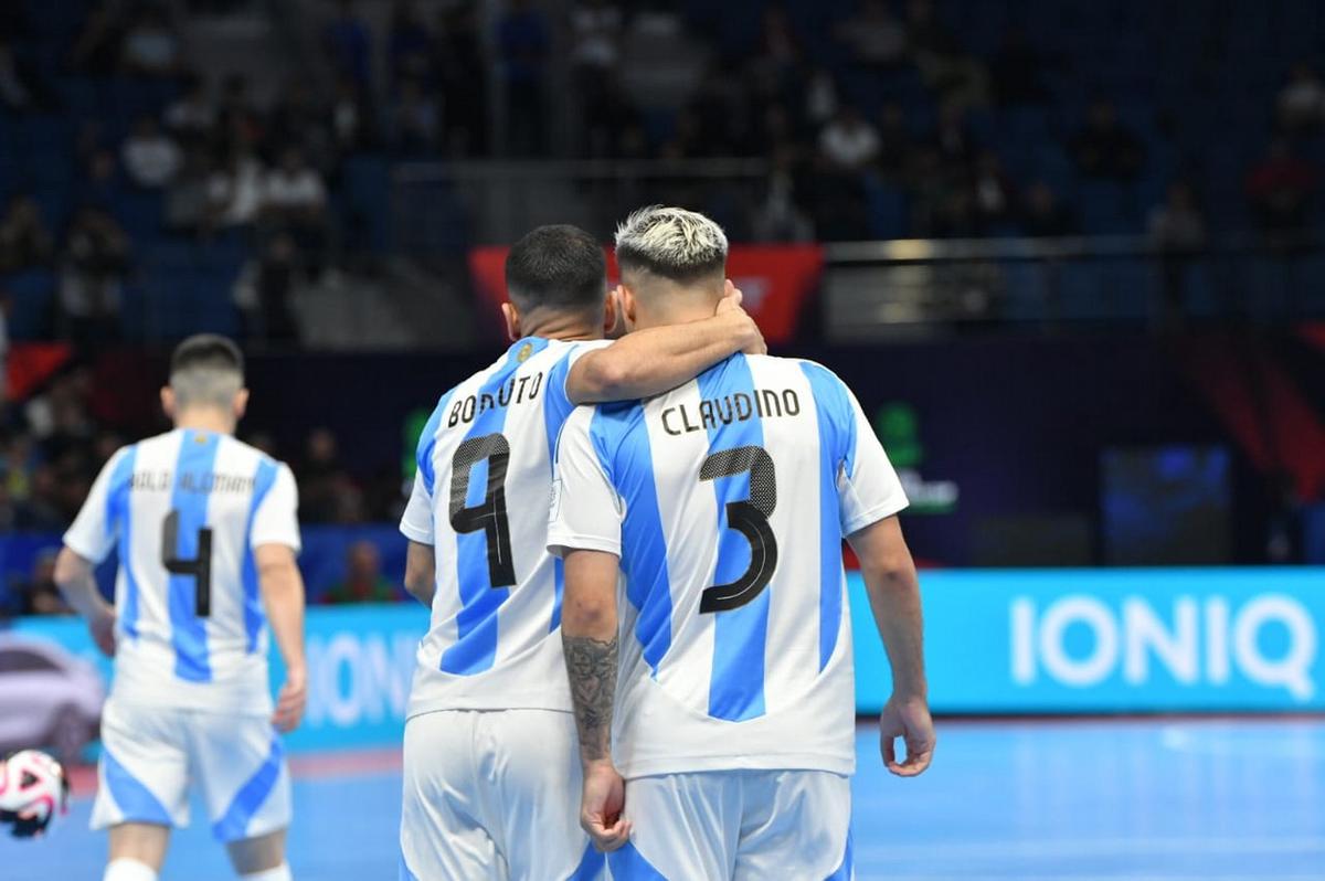 FOTO: Argentina juega ante Francia la semifinal del mundo de futsal