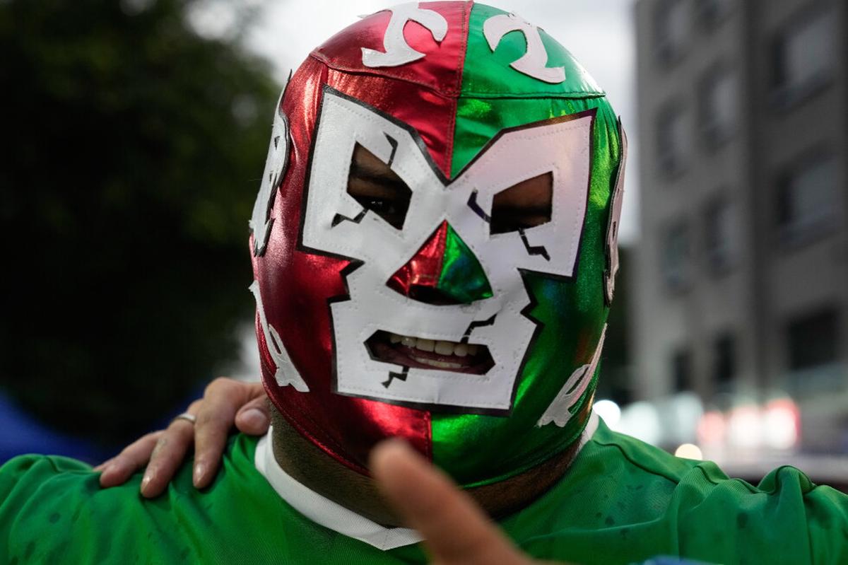 Más allá del fútbol: Fanáticos de todo el mundo se rinden a la magia de la lucha libre mexicana