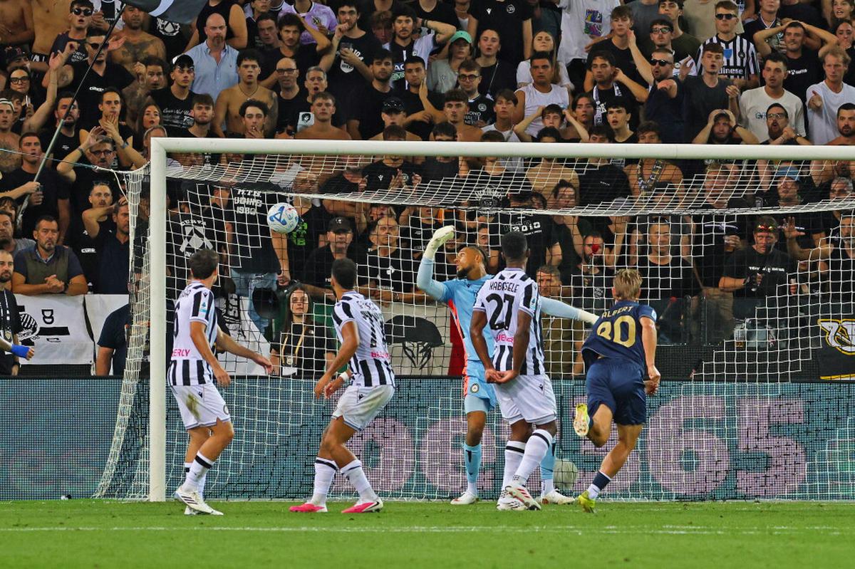 Frattesi da al Lazio el liderato en la Serie A con otra victoria por 2-1 ante Udinese
