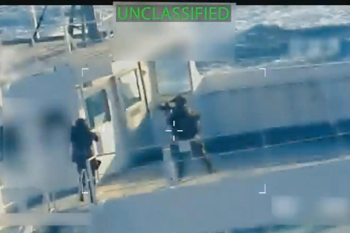 Noem dice que incautación de buque frente a Venezuela fue por drogas