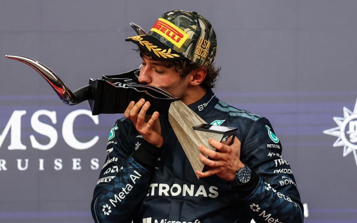Kimi besa el trofeo tejano con la certeza que la victoria le valió el título
