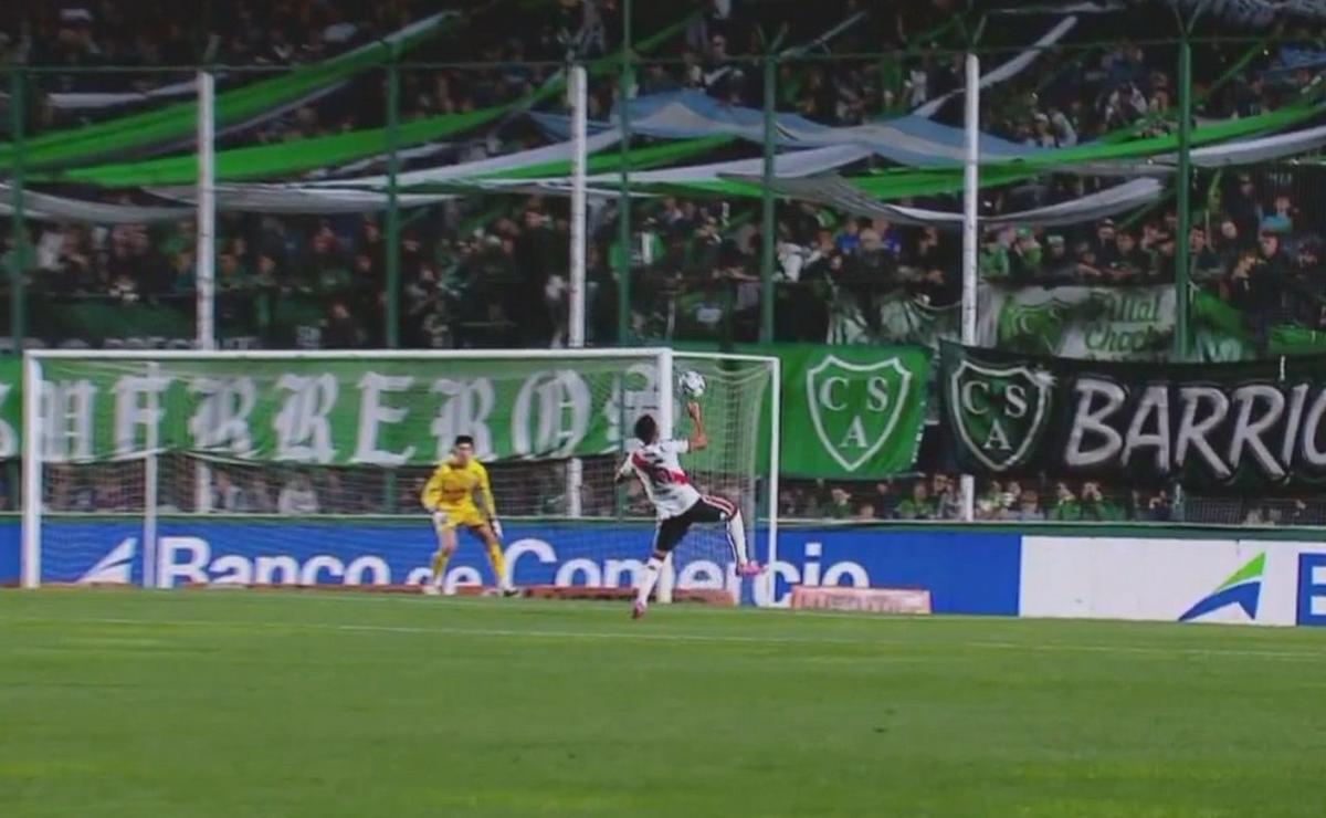 El momento de la mano de Fausto Vera. (Captura)