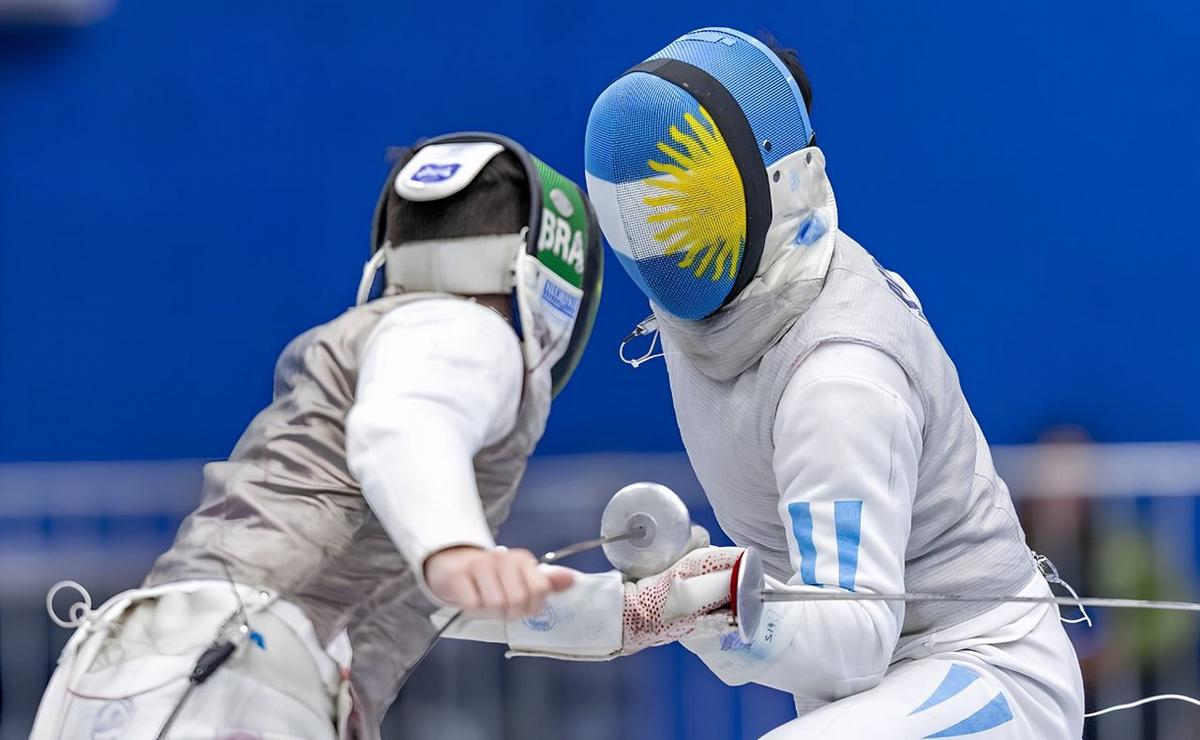 La competencia combina esgrima, natación, pista de obstáculos y laser run