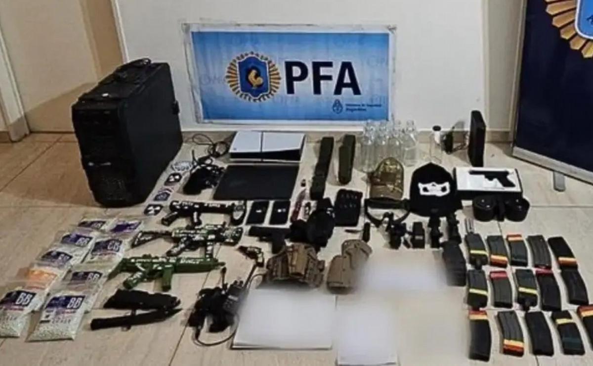 Lo secuestrado en la casa del adolescente que planeaba un atentado.