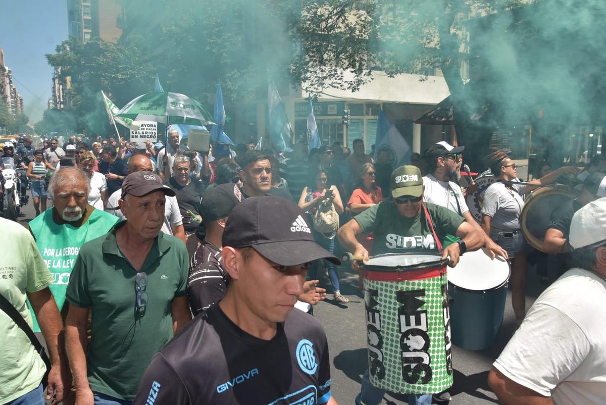 Marcha del Suoem y otros gremios por Córdoba. (Foto: Prensa Suoem)
