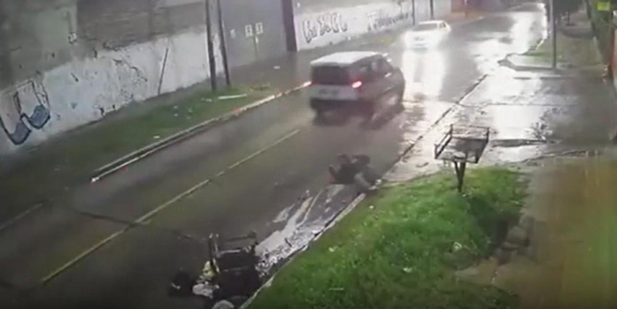 Buscan al conductor que atropelló a un hombre en silla de ruedas en La Matanza
