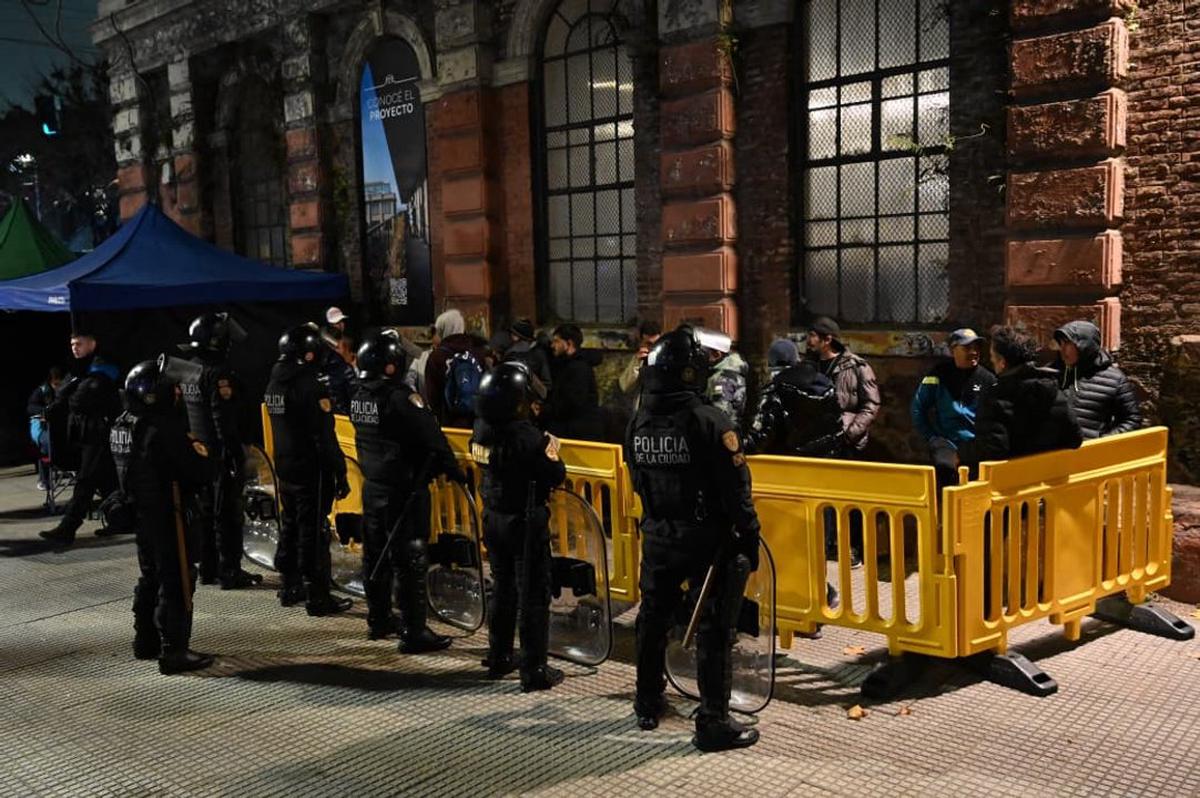 42 trapitos demorados en las inmediaciones de La Bombonera.
