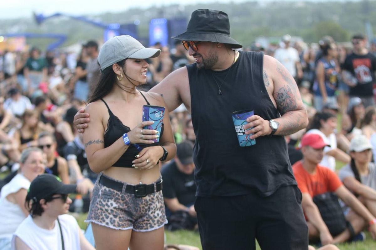 Una multitud vibra en el primer día del Cosquín Rock 2026. (Foto: Daniel Cáceres)