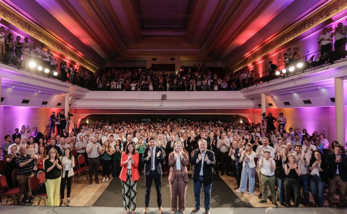 FOTO: Pullaro reunió a su equipo en un auditorio de la capital provincial.