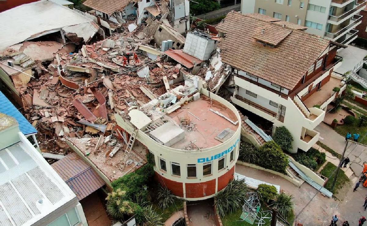 FOTO: Conmoción en Villa Gesell por el derrumbe de un hotel. (Foto: redes)