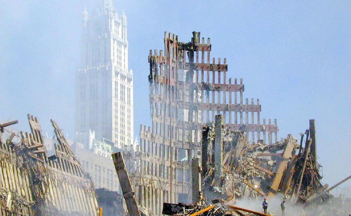 FOTO: Escombros de las Torres Gemelas, días después del ataque. (NA/Agencias)