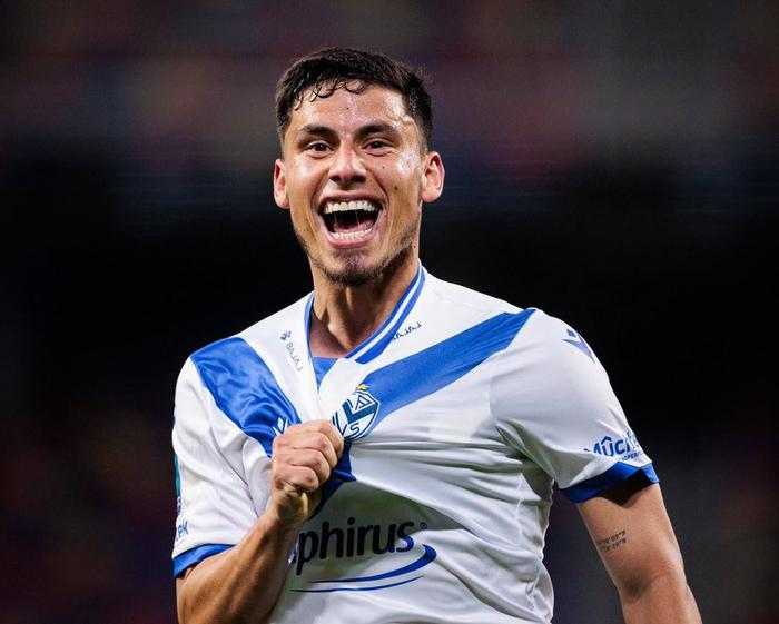Vélez arrasó 5-0 a Central Córdoba y se acerca a Boca en la tabla anual