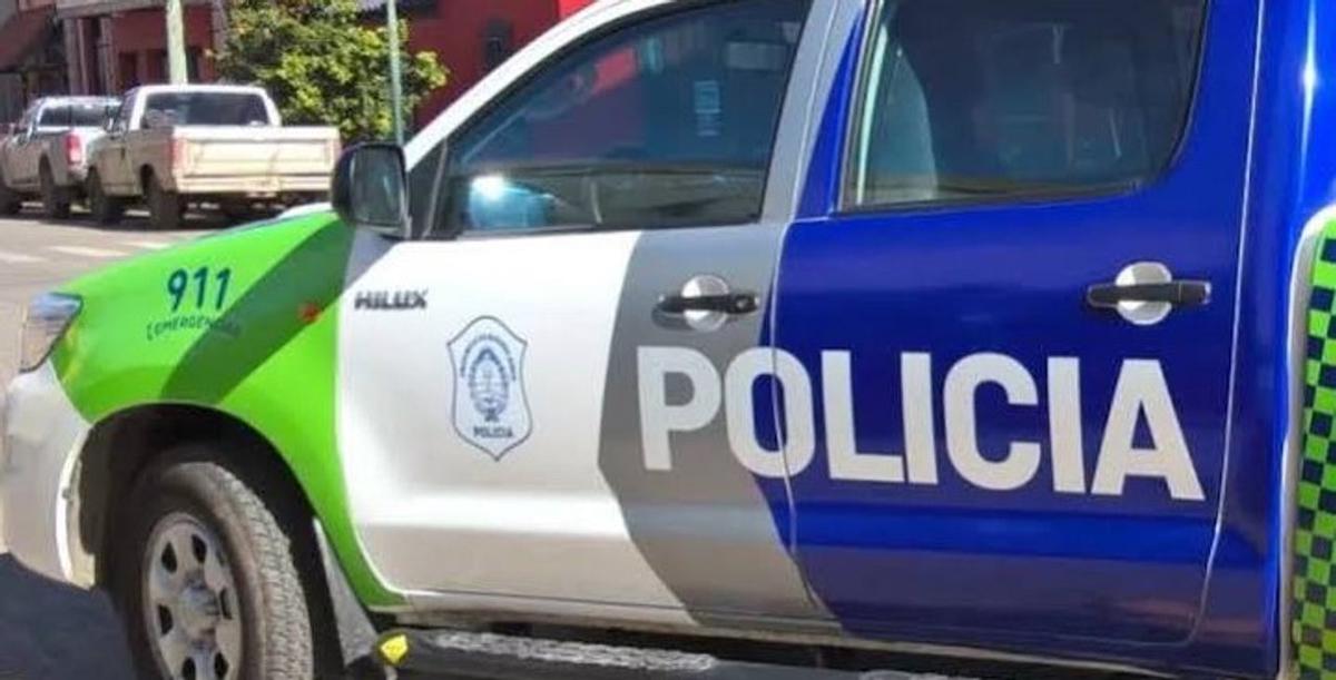 Un policía se defiende y abate a un delincuente en Ingeniero Budge durante intento de robo