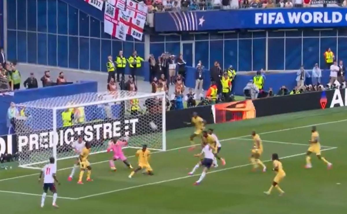 Harry Kane erró un gol increíble. (Captura)