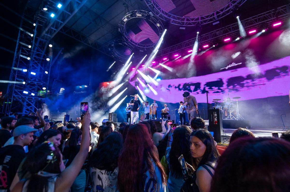 FOTO: Más de 10 mil personas en la noche previa del Festival de Jesús María.