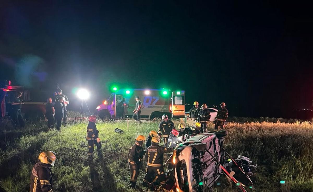 Vuelco en la autopista Rosario-Córdoba cerca de Cañada de Gómez.