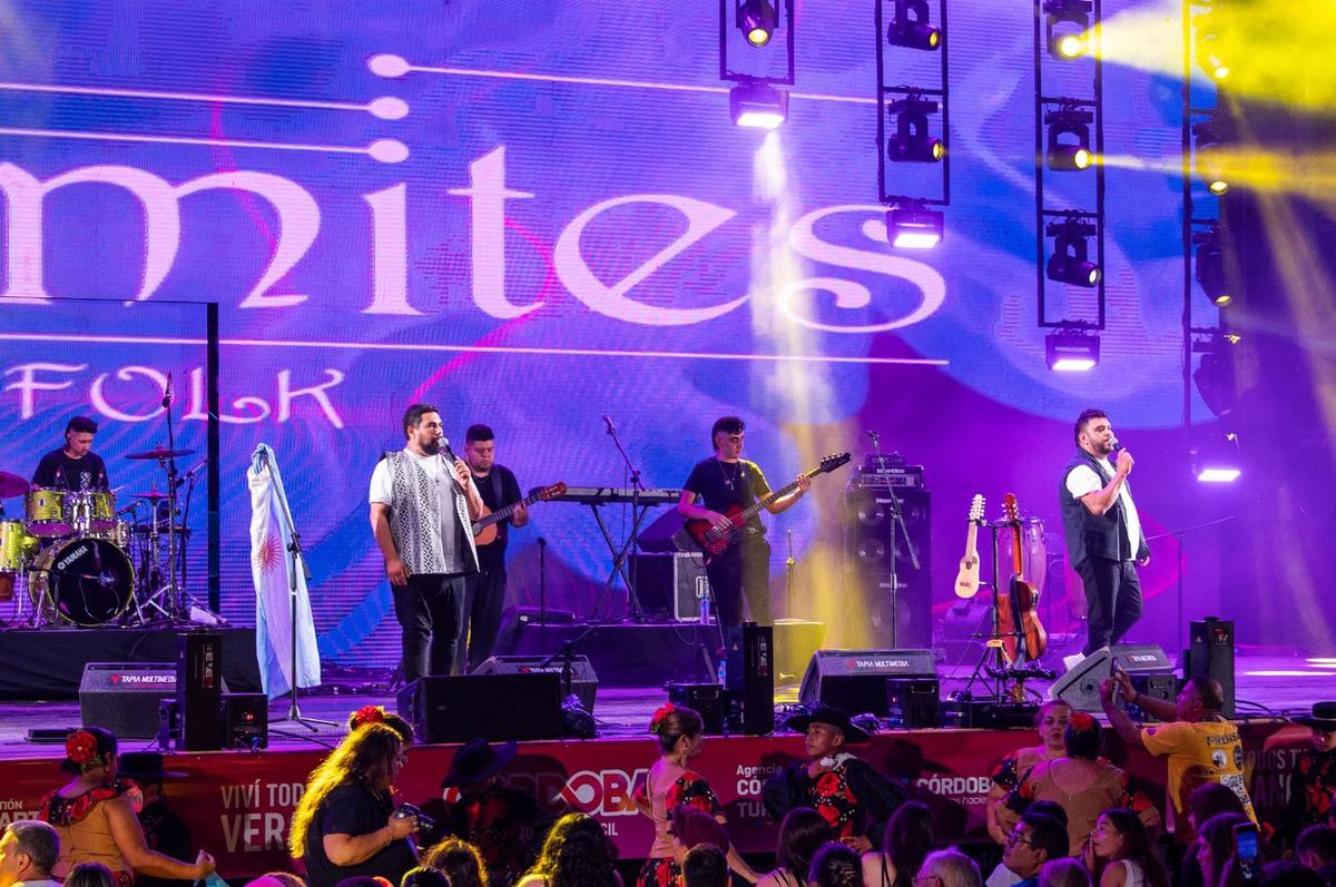 FOTO: Más de 10 mil personas en la noche previa del Festival de Jesús María.