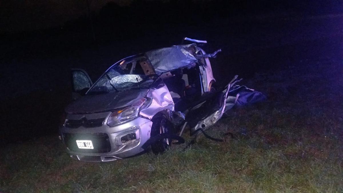 Tragedia en la Ruta 2: un fallecido y un herido grave tras un choque entre un auto y un camión