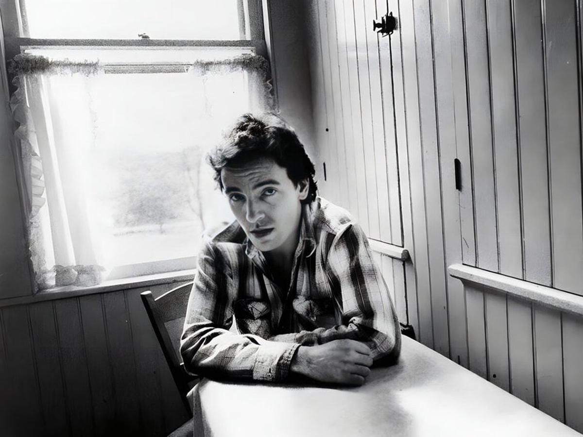 Bruce Springsteen en la casa que grabó las pistas de Nebraska.