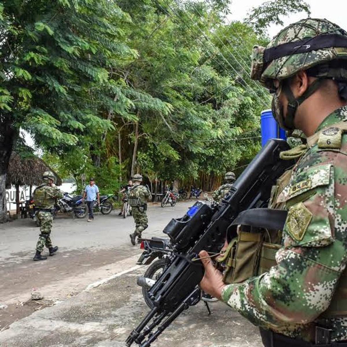 Al menos 3 soldados muertos y seis heridos dejan ataques de disidencias de las FARC en Colombia.