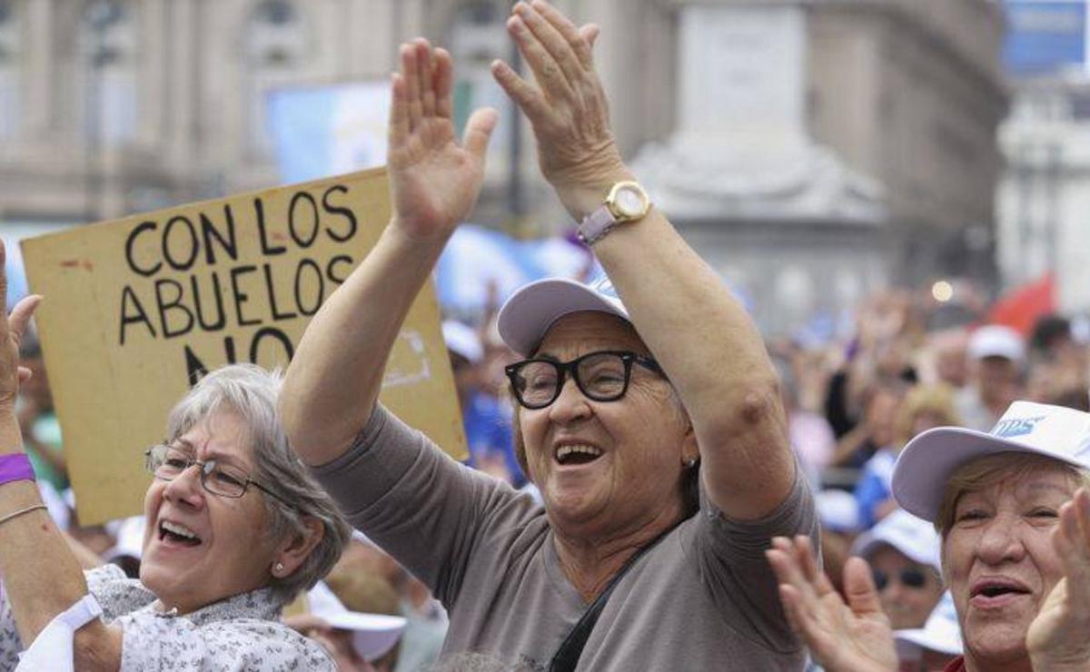 FOTO: Piden que la Justicia habilite el aumento a jubilados aprobado por el Congreso.