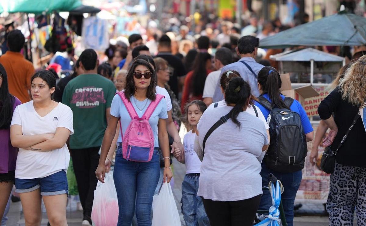 FOTO: Intenso movimiento en Córdoba por el Día de la Madre. (Foto: Daniel Cáceres/Cadena 3)