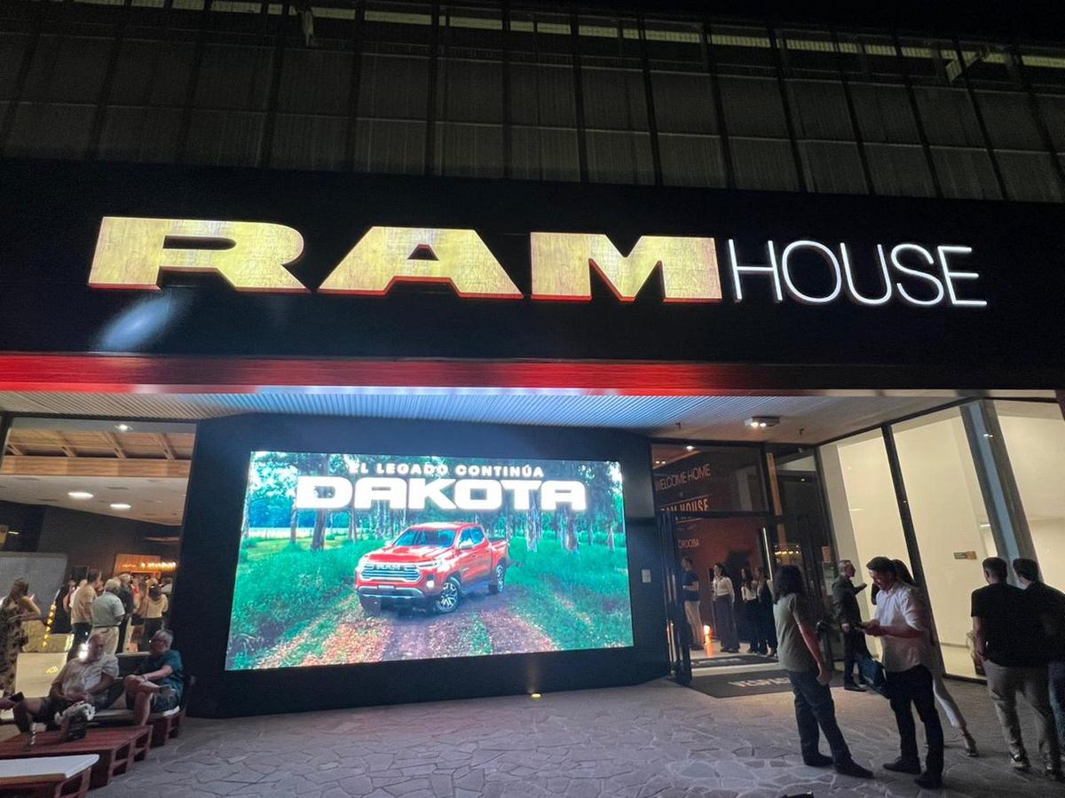 Grupo Vespasiani inauguró en Córdoba el primer concesionario exclusivo RAM.