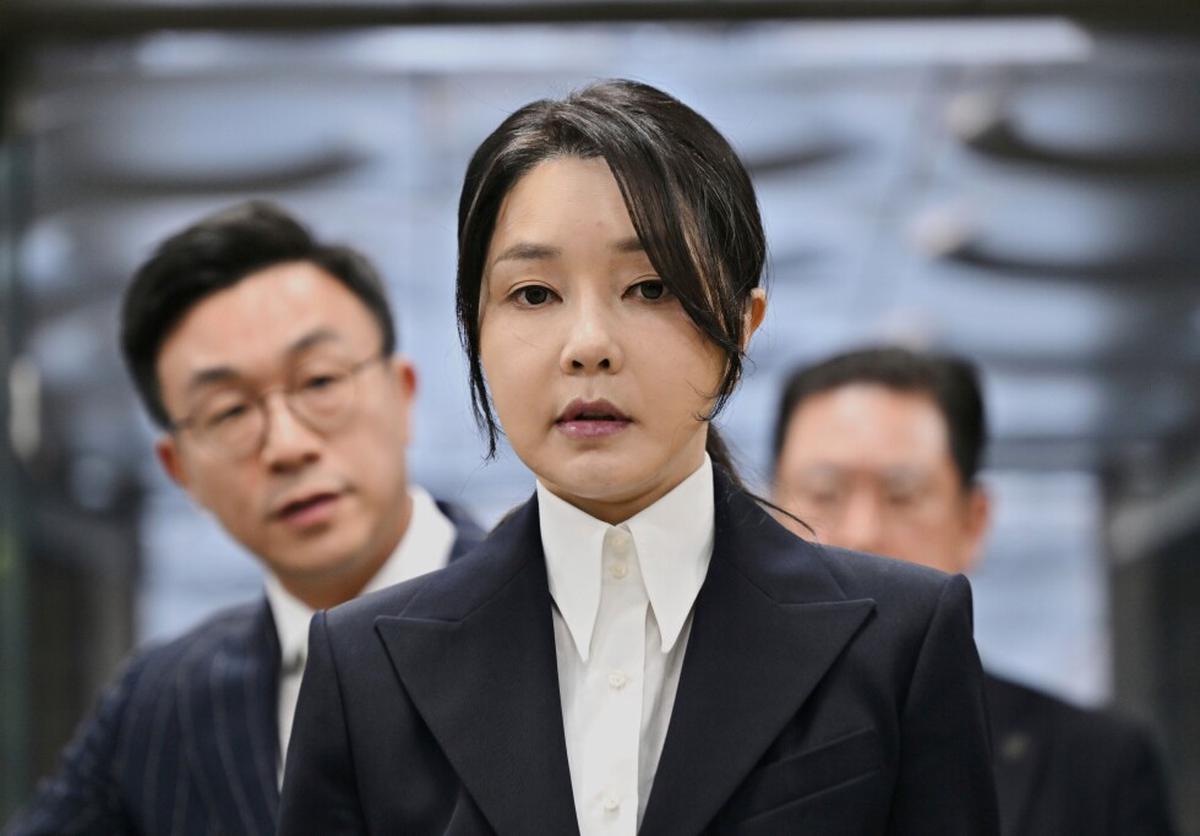 La ex primera dama de Corea del Sur es condenada a 20 meses de prisión por corrupción