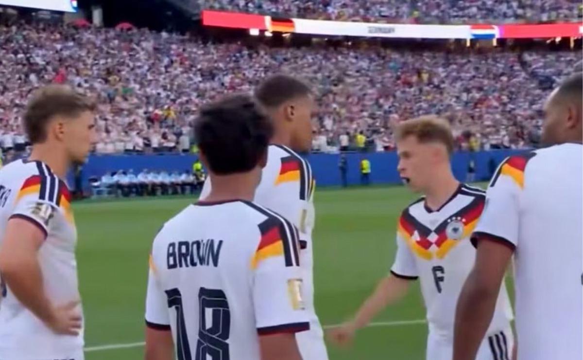 Kimmich le preguntó a sus compañeros para patear. (Captura)